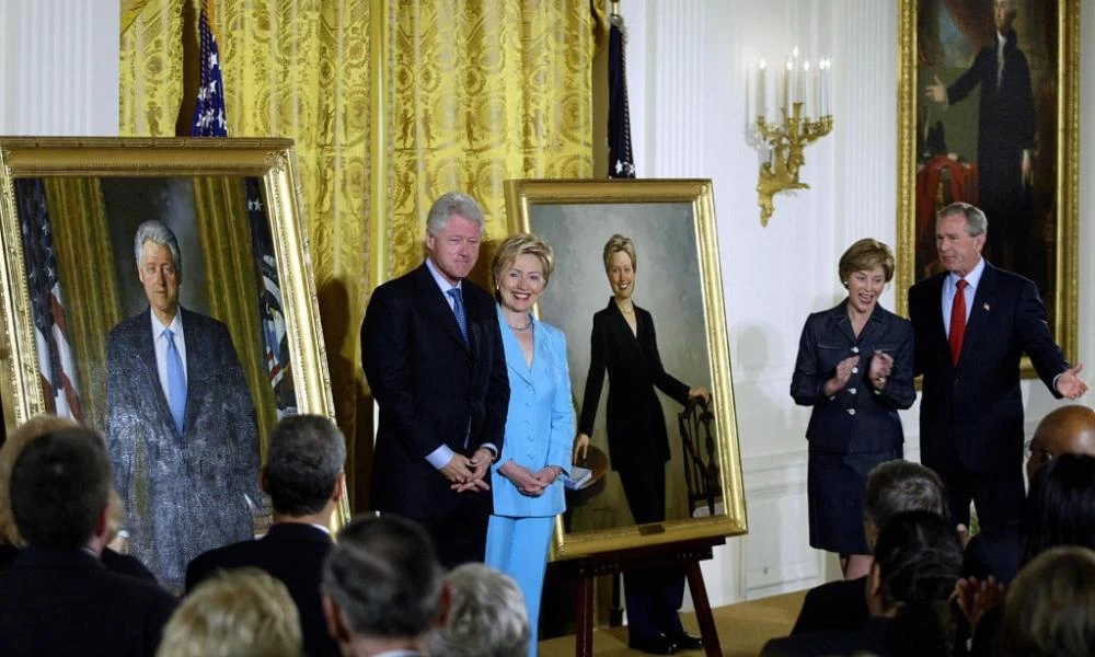 Τραμπ: "Αποκαθήλωσε" Κλίντον και Τζορτζ Μπους από τον Λευκό Οίκο